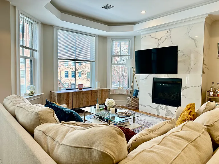 470 Green St #2 — Photo 13