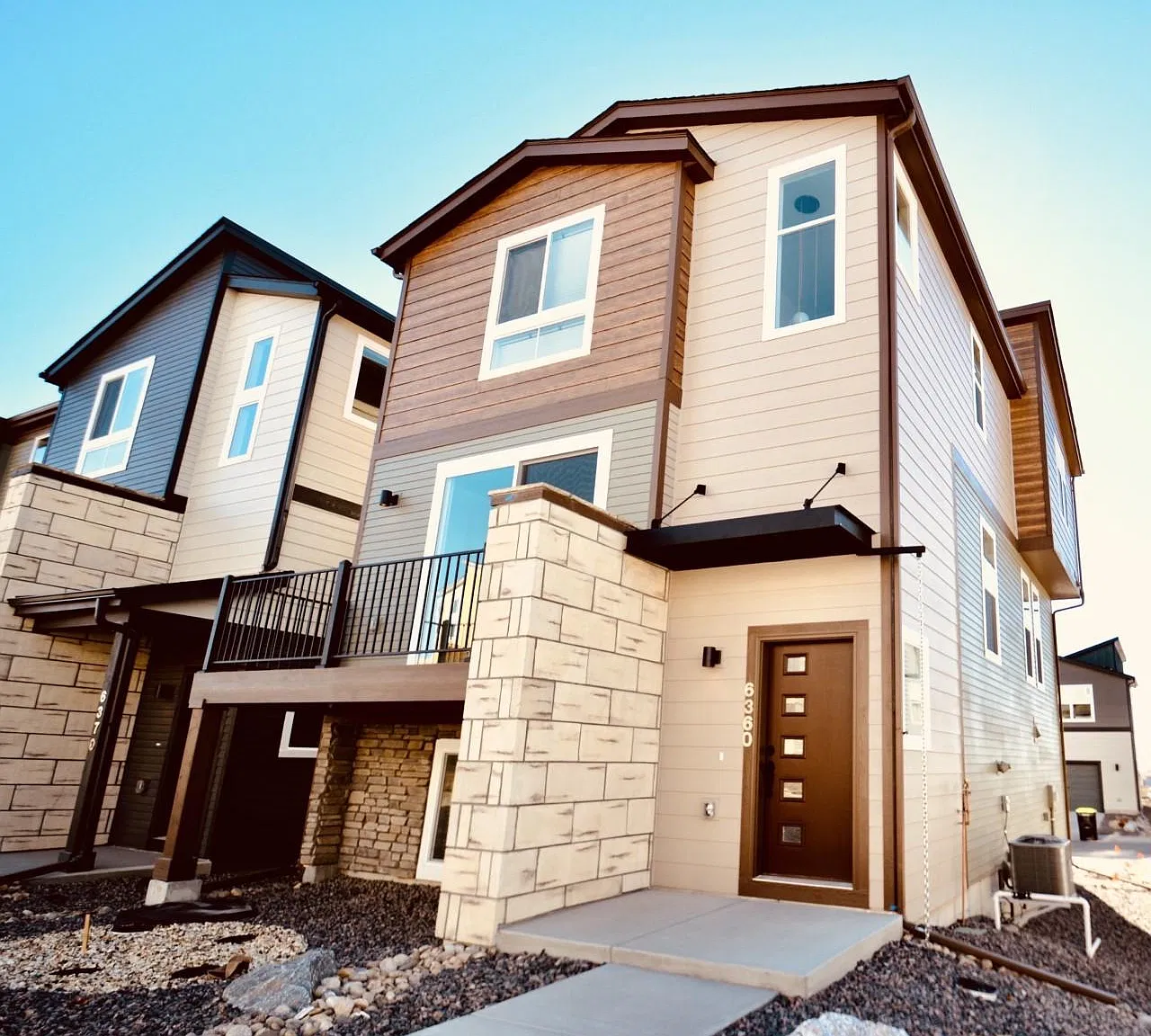 3 bed, 2.5 bath, 2024 sqft, $2,575 — Photo 2