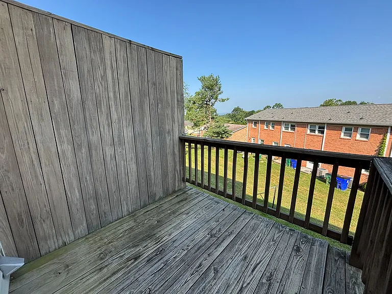 2 Bedroom, 1 Bath Apartment — Photo 10