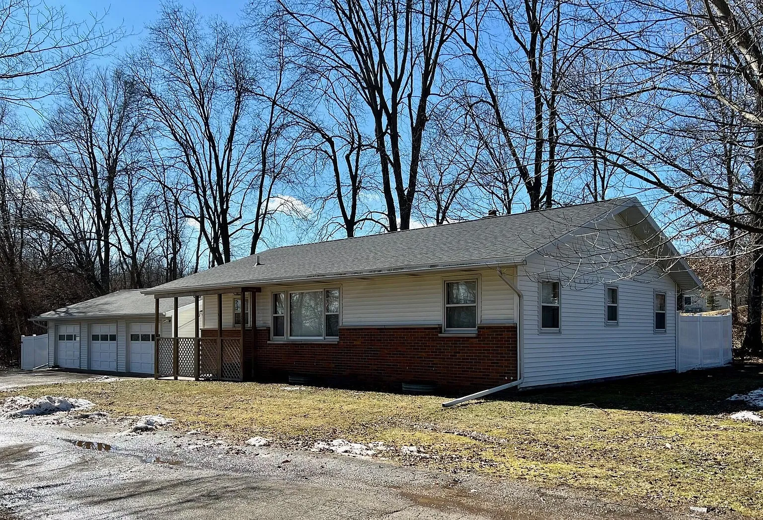15289 Millard Rd photo 1