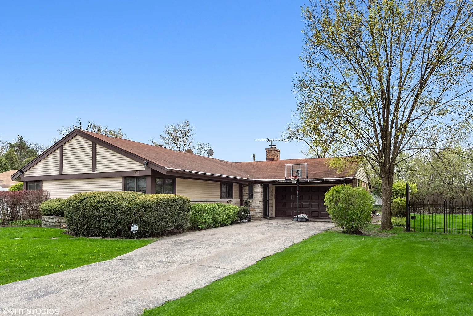 3253 Sprucewood Ln photo 1