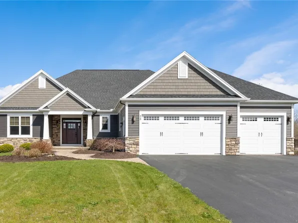 28 Mayers Gdn, Webster, NY 14580