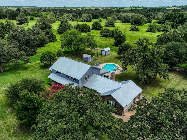 528 E Us Highway 290, Carmine, TX 78932