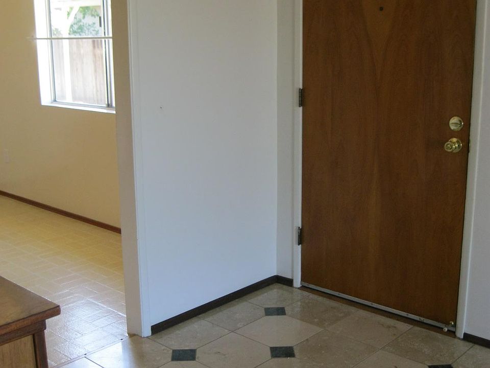 1st image of 1052 Aster Ave