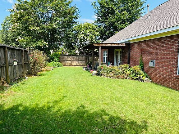 5th image of 141 Saint James Pl