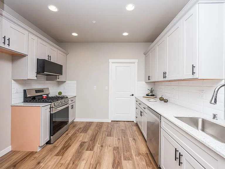 4002 10th St SE — Photo 17