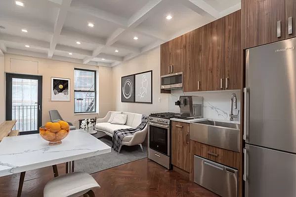 1st image of 921 Washington Ave #652