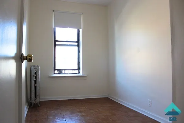 Rented by EXR | media 9