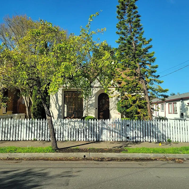 2 bed, 1.0 bath, 1061 sqft, $4,300 — Photo 1