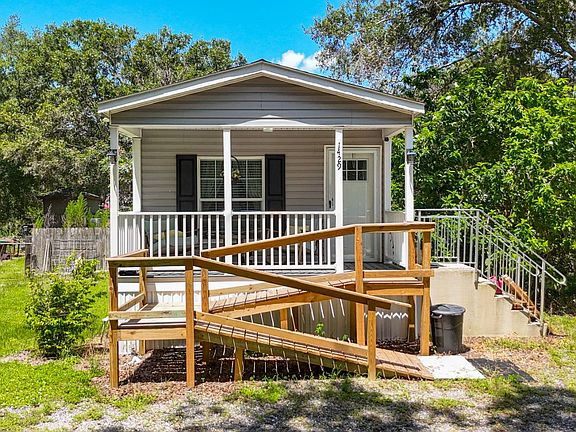 2nd image of 1429 NE Cross Ave