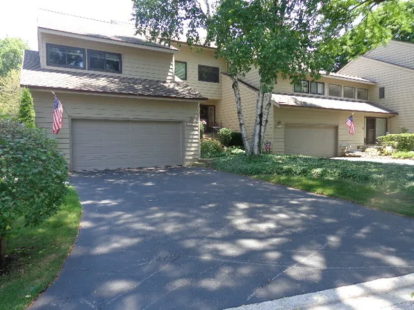 1520 Kirkwood Dr, Geneva, IL 60134