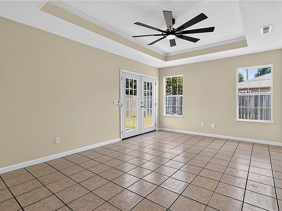 2nd image of 765 Hackberry St