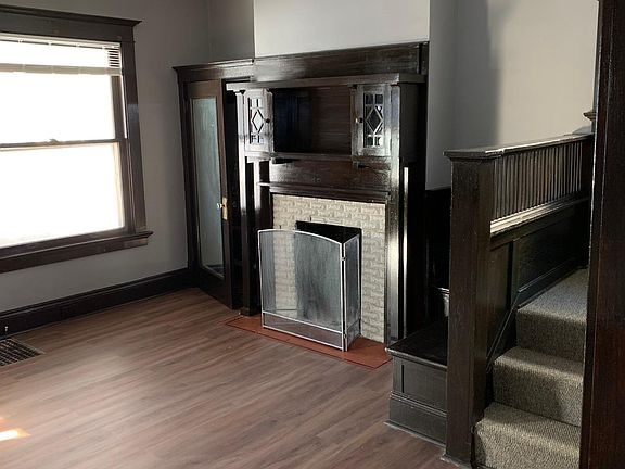Living room. Built-ins