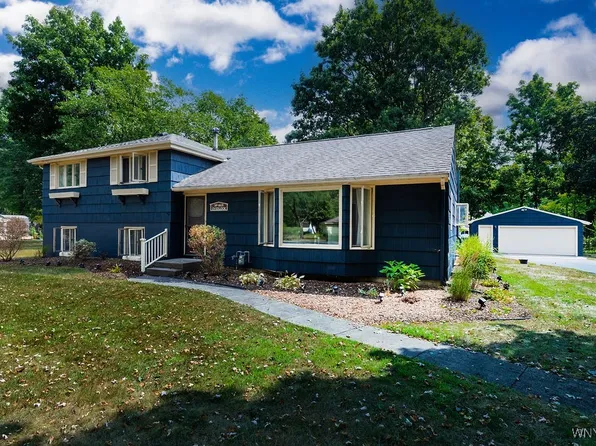 4651 Overlook Dr, Williamsville, NY 14221