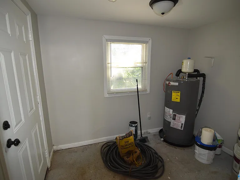 411 Ewing Dr — Photo 24