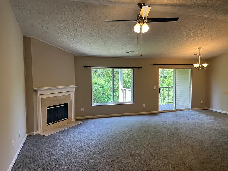 1612 Ashley Ct #302 — Photo 7