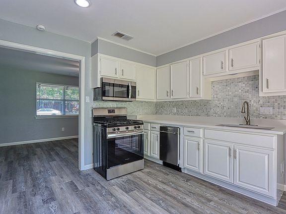 4th image of 213 Tyler Ave