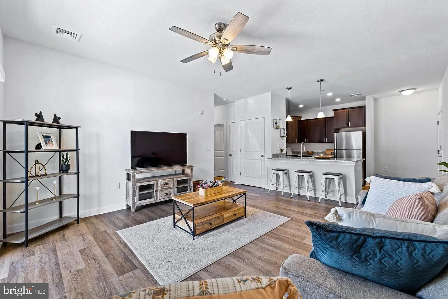 1 bed, 1.0 bath, 795 sqft, $1,569 — Photo 4