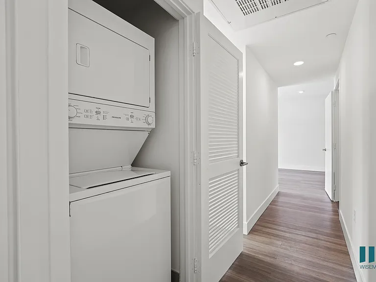 1339 N Formosa Ave #A304 — Photo 20