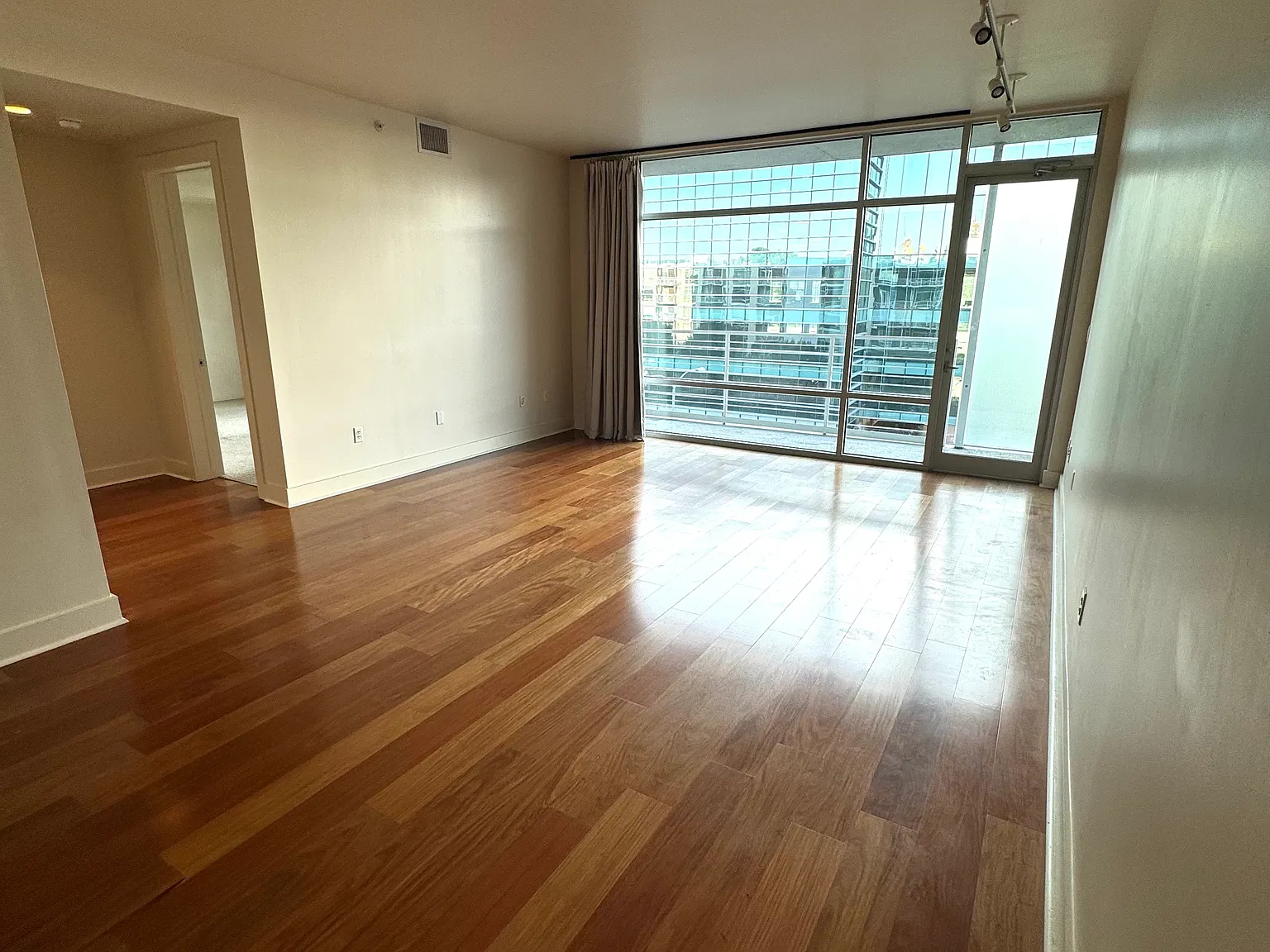 210 Lee Barton Dr — Photo 1