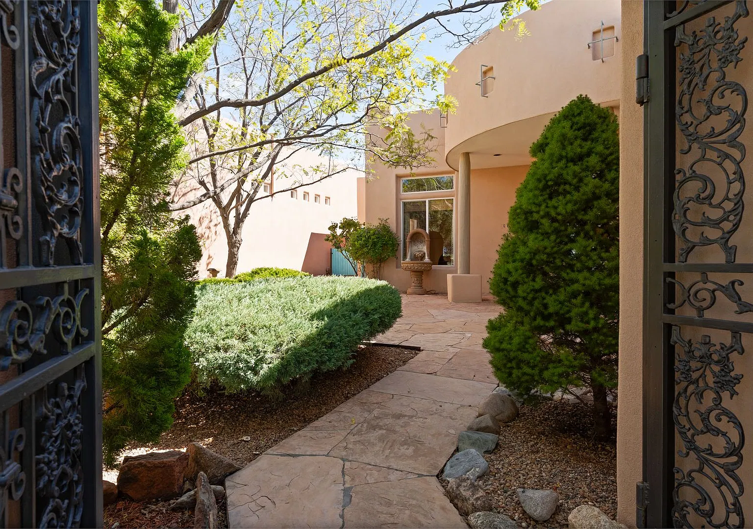 16 Prairie Crest — Photo 1