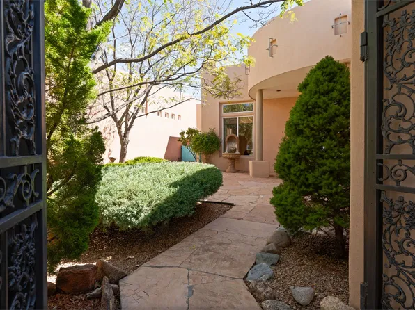 16 Prairie Crest Dr, Santa Fe, NM 87508