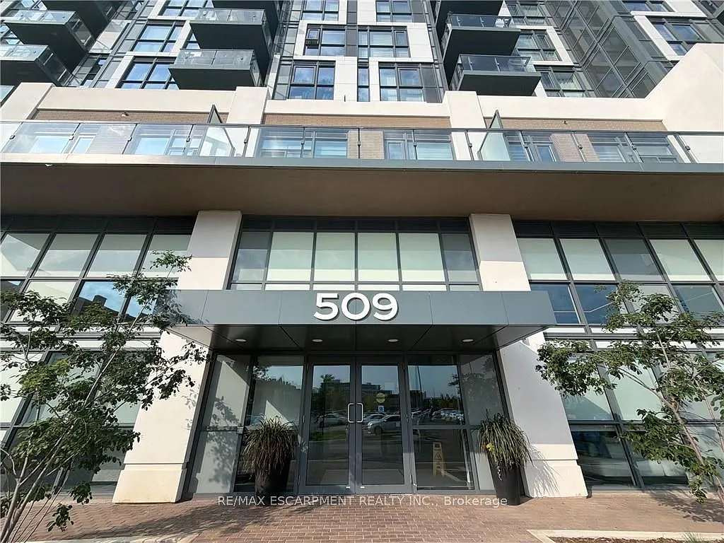 3 bed, $2,900 — Photo 2