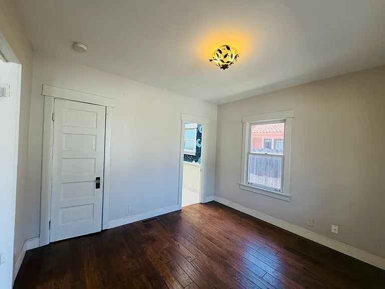 320 W 19th St — Photo 6