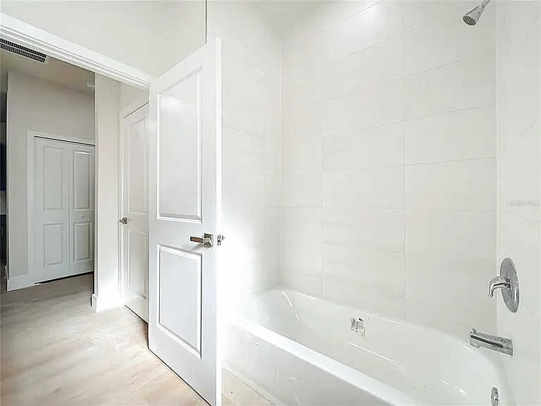356 W 4th St — Photo 25