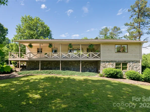 16 Royal Rdg, Clyde, NC 28721