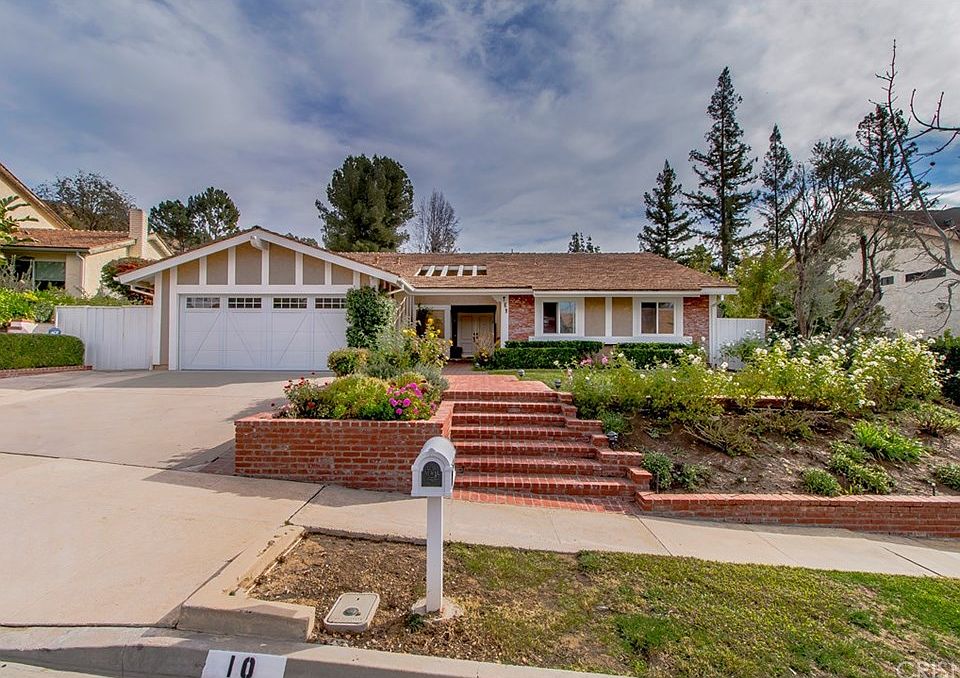 1st image of 10 N Peregrine Cir