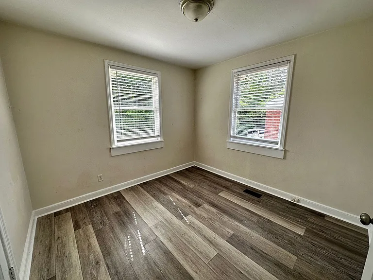 108-110 S Kilbourne Rd — Photo 7