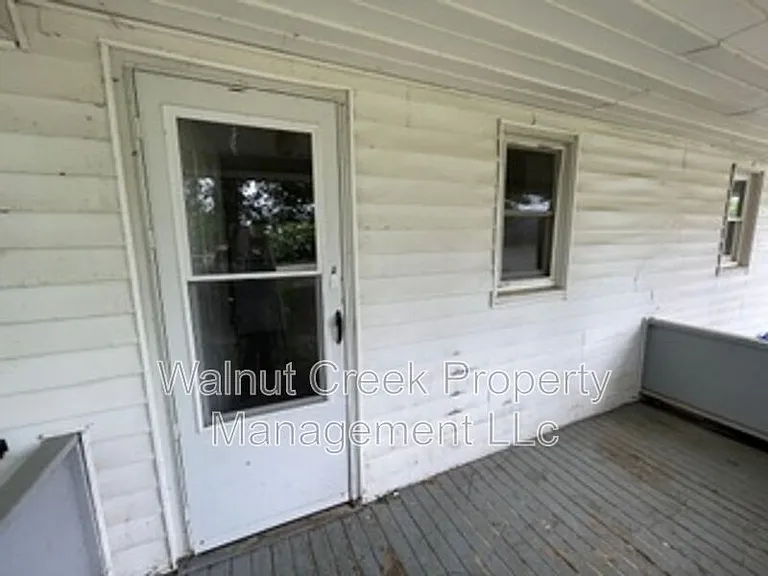 1911 E 34th St — Photo 25