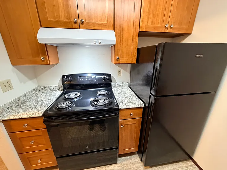 Maple Leaf Apartments — Photo 6