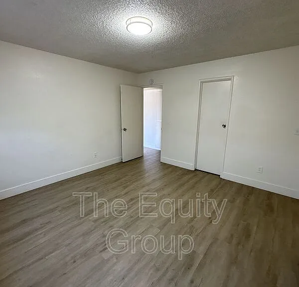 2113 W Inyo Ave — Photo 8