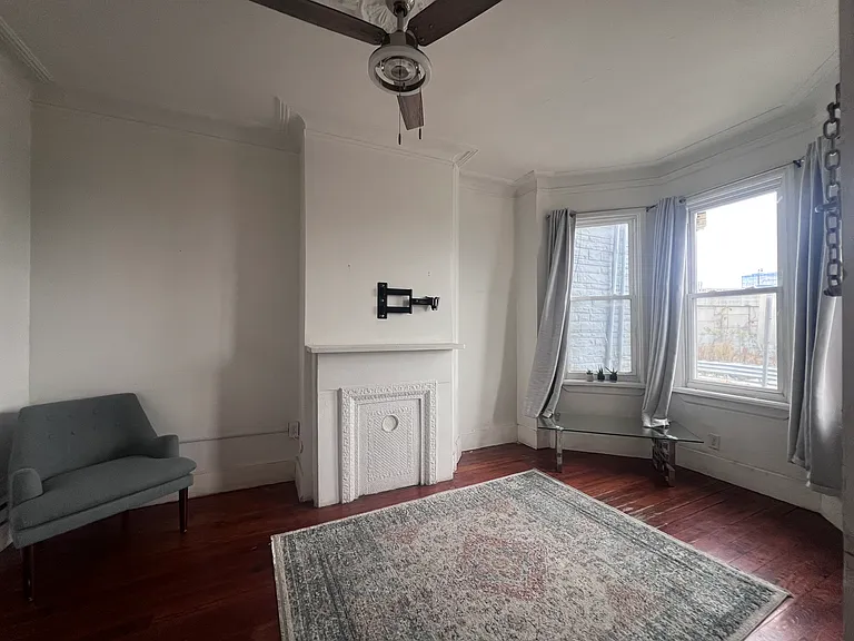 422 Saint Pauls Ave #1 — Photo 2