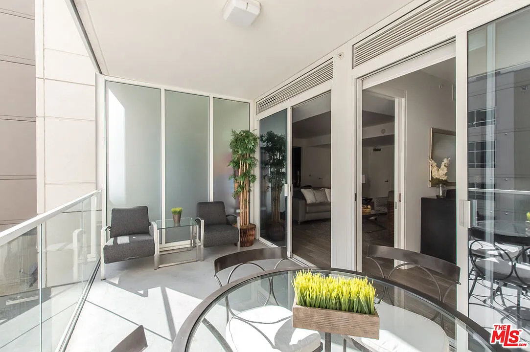 1 bed, 1.0 bath, 920 sqft, $4,500 — Photo 1
