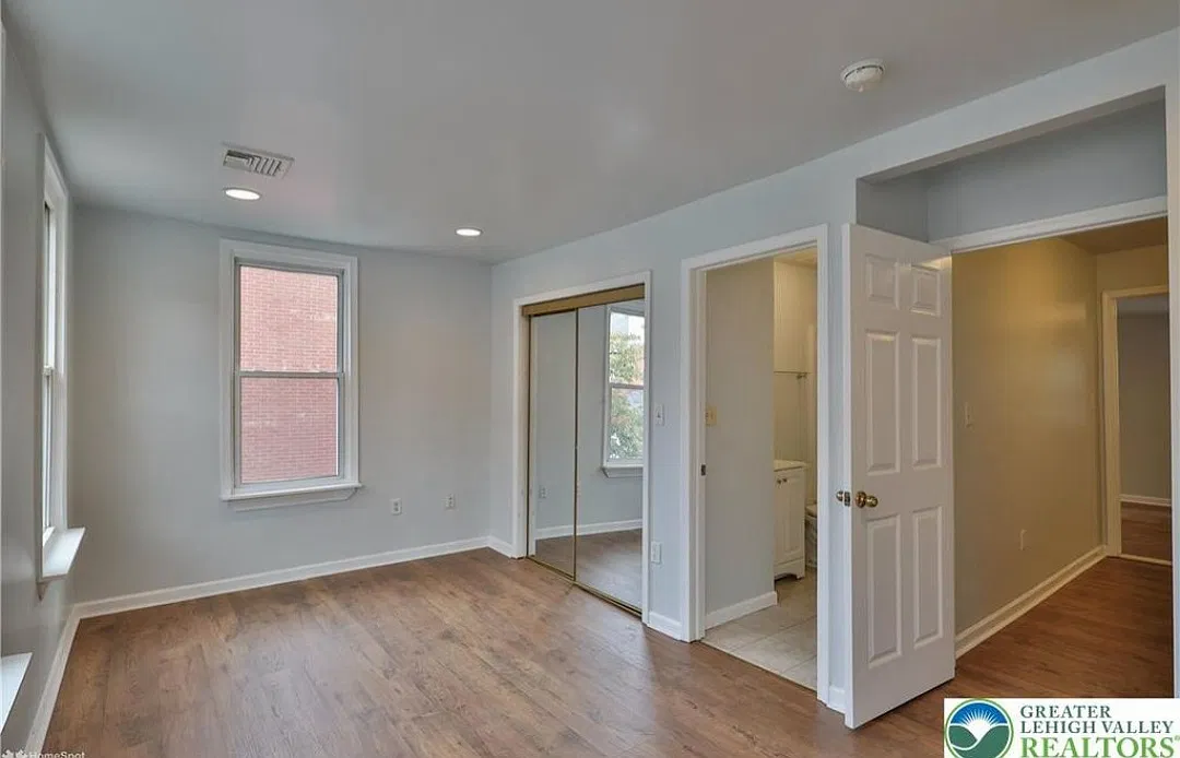 2 bed, 1260 sqft, $2,000 — Photo 4