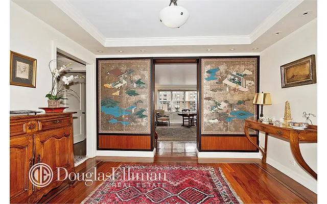 Sold by Douglas Elliman | media 21