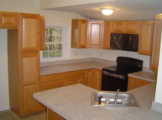 11 Rose Ave, Plaistow, NH 03865