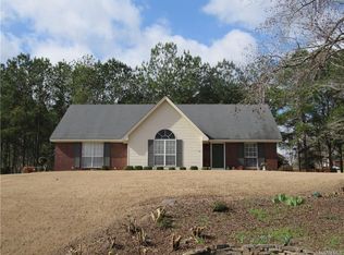 218 Richfield Rd, Deatsville, AL 36022