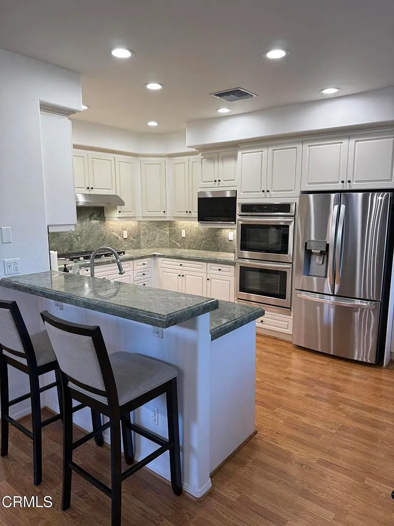 3 bed, 2.5 bath, 2036 sqft, $4,600 — Photo 4