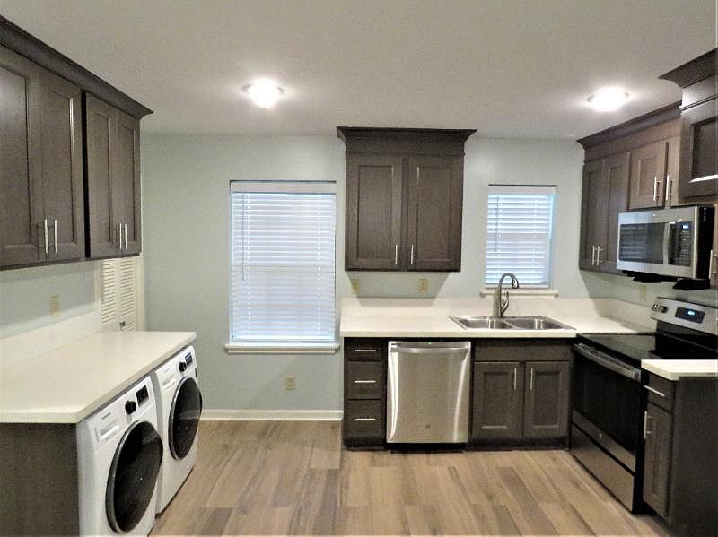 1st image of 518 E 8th St APT 9