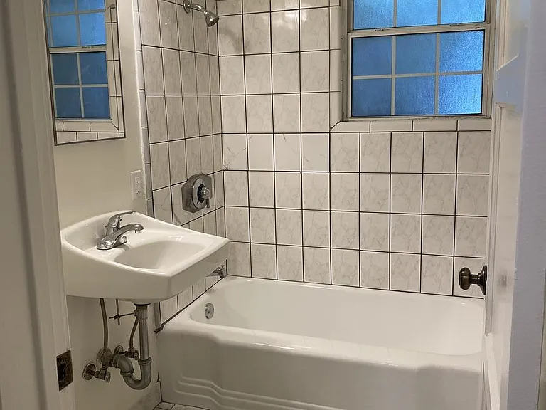 1862 N Kingsley Dr — Photo 12