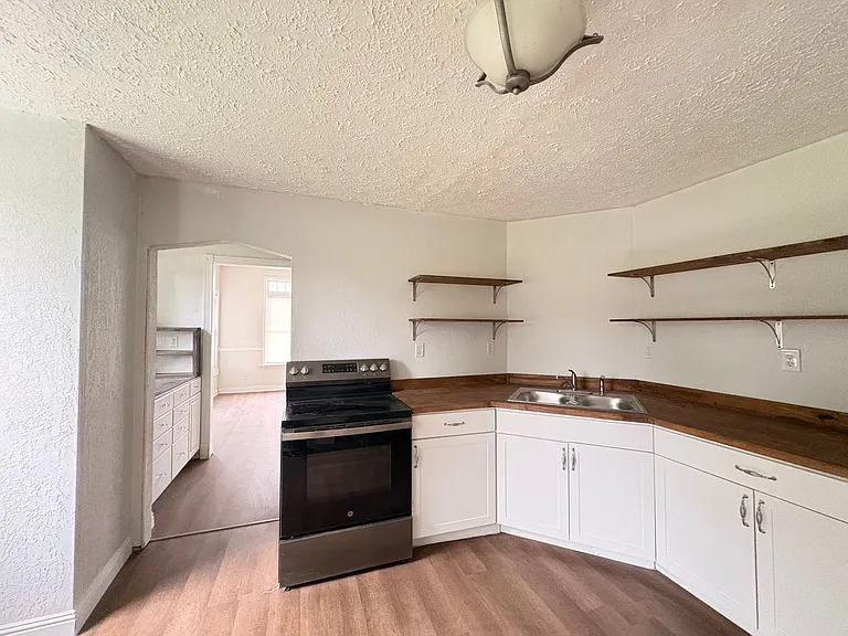 311 N Center Ave — Photo 16