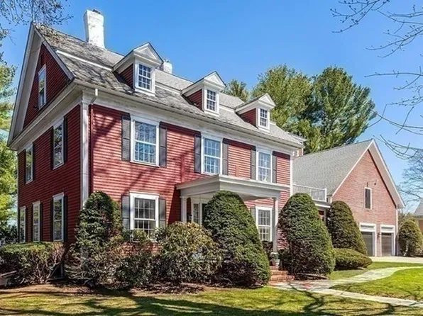 736 Andover St, Lowell, MA 01852