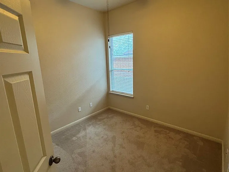 12401 Central Park Dr — Photo 7