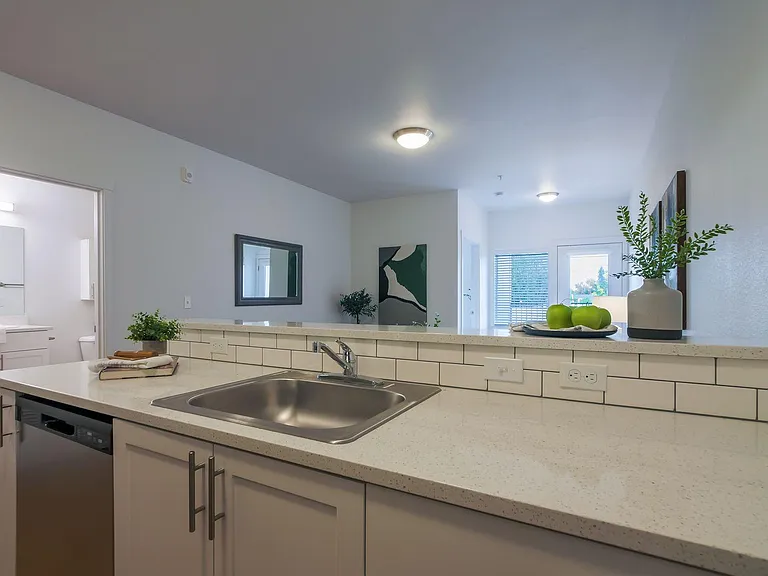 7550 N Lombard St — Photo 8