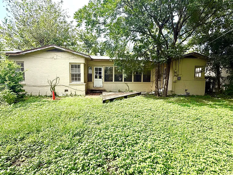 247 Club Dr — Photo 24
