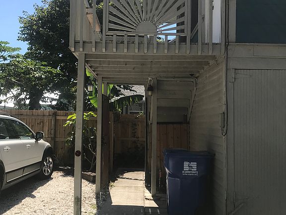 2nd image of 2121 1/2 2nd Ave N #1/2